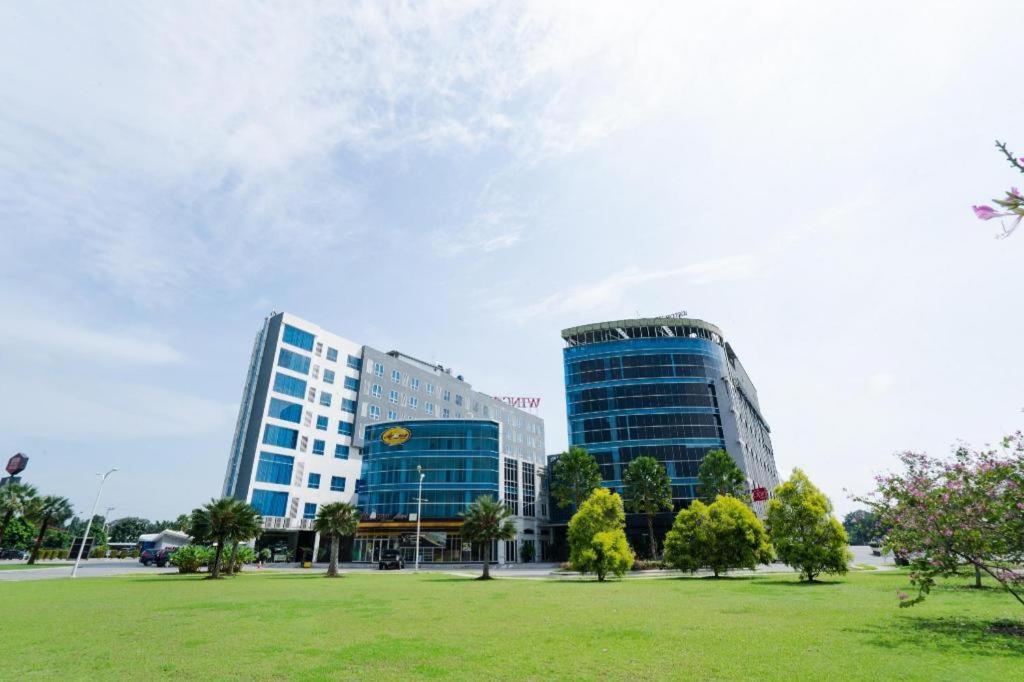 The Crew Hotel Kualanamu International Airport Medan Exterior photo