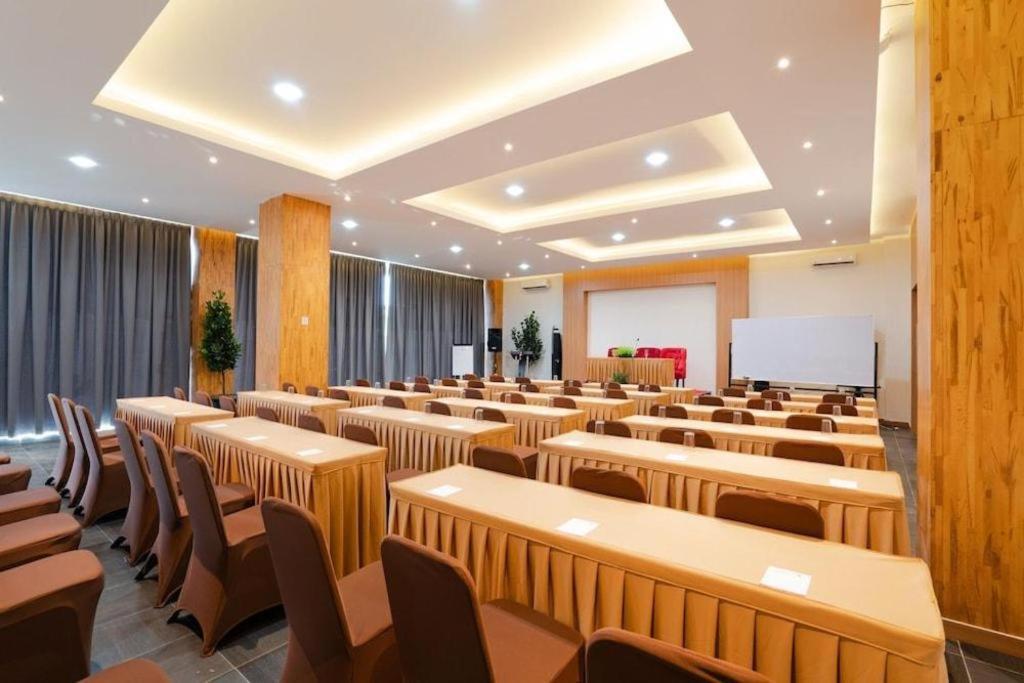 The Crew Hotel Kualanamu International Airport Medan Exterior photo