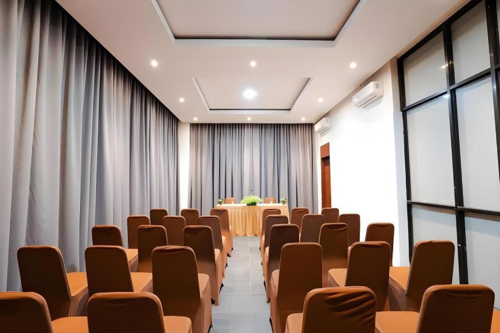 The Crew Hotel Kualanamu International Airport Medan Exterior photo